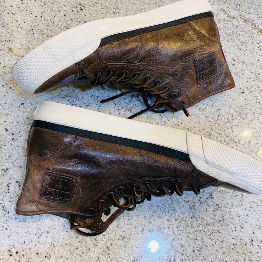 FRYE CHUKKA BOOTS SIZE 10